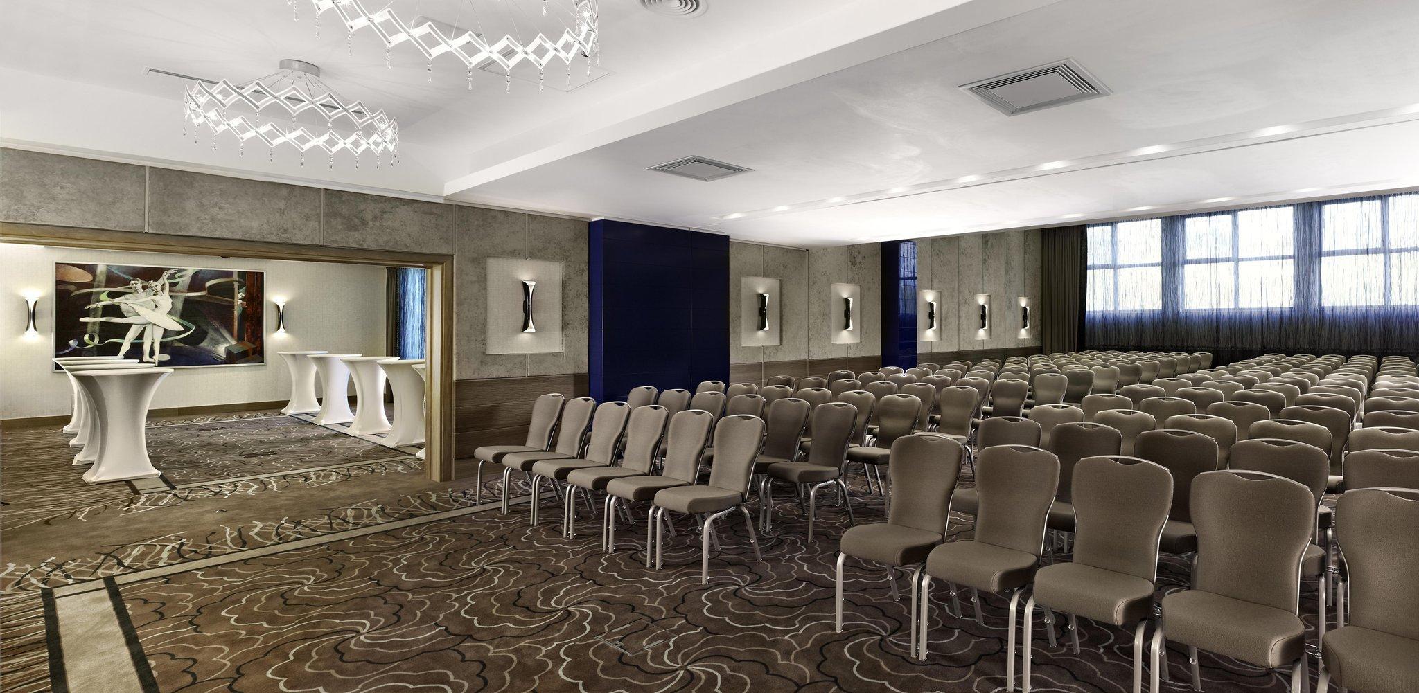 Hotel Doubletree By Hilton Oradea Business foto