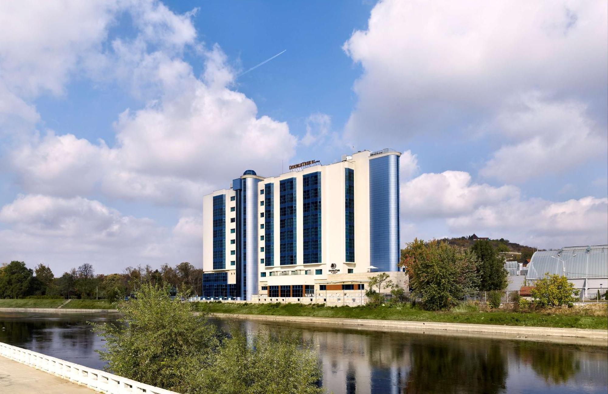 Hotel Doubletree By Hilton Oradea Exterior foto